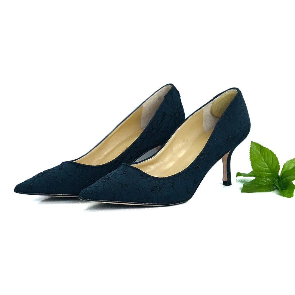 Ivanka Trump indico 7 embroidered navy blue pumps